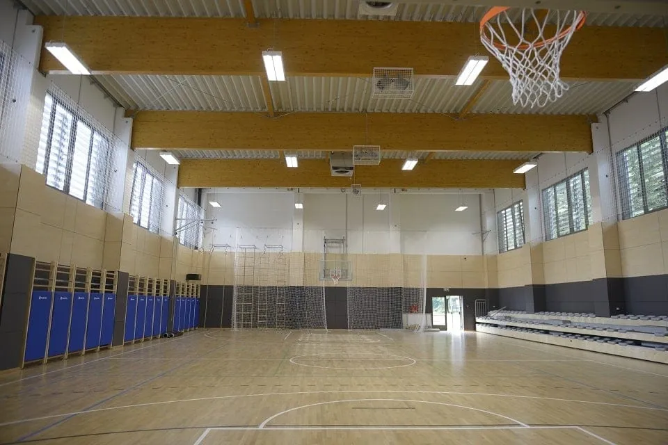 Sportska dvorana OŠ Tina Ujevića s košem